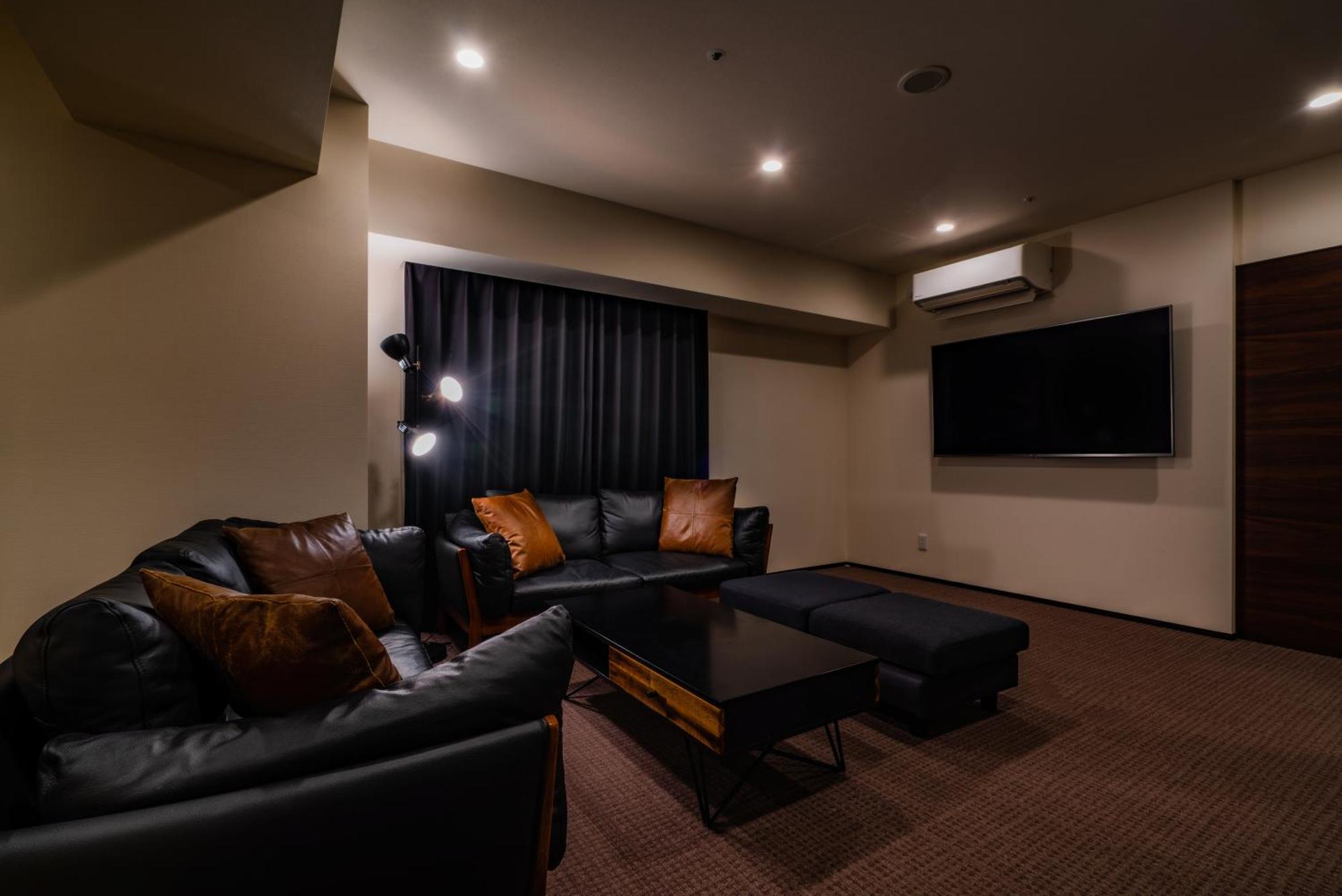 Randor Hotel Sapporo Suites Zimmer foto A private karaoke box in Japan