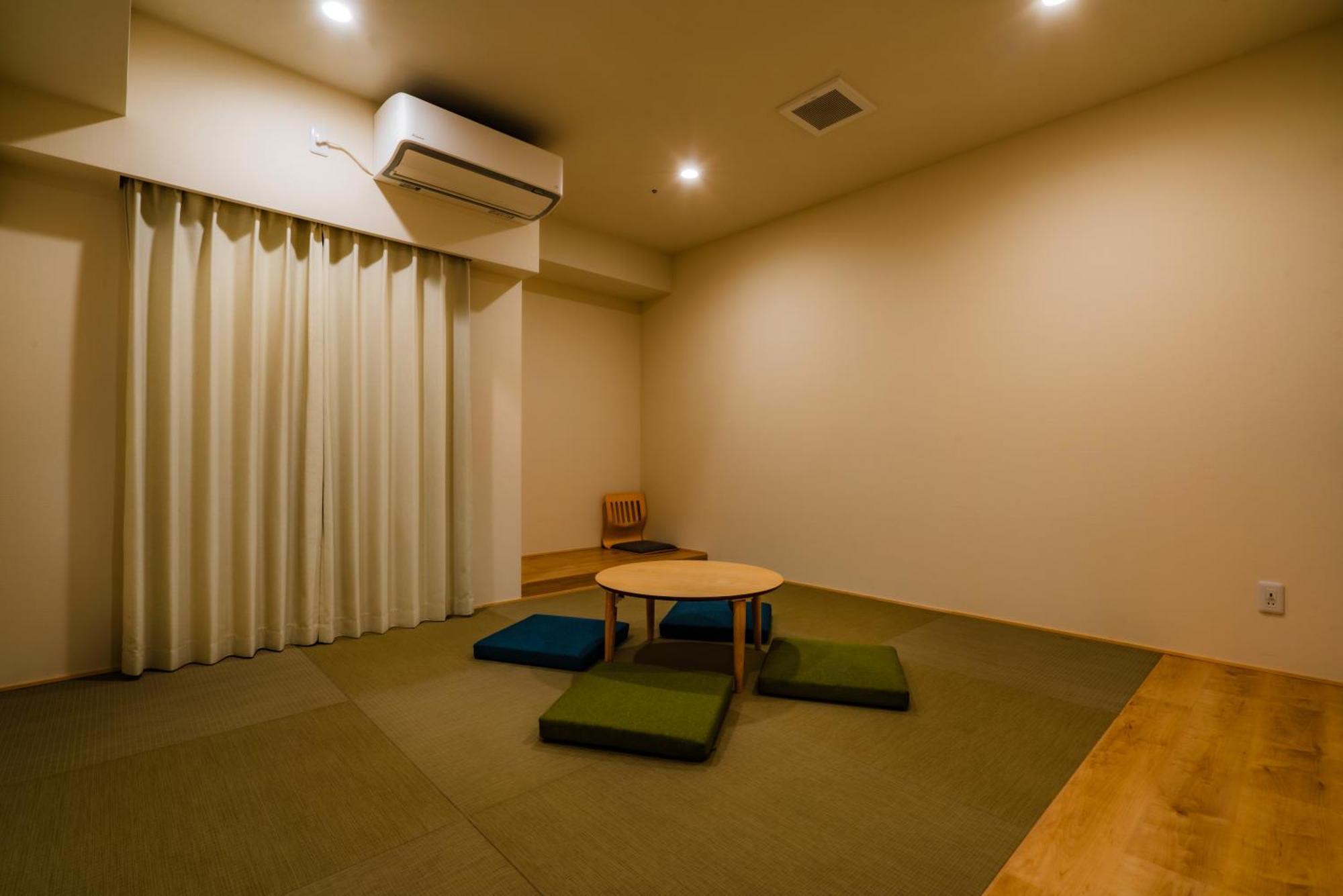 Randor Hotel Sapporo Suites Zimmer foto A room with a tatami floor