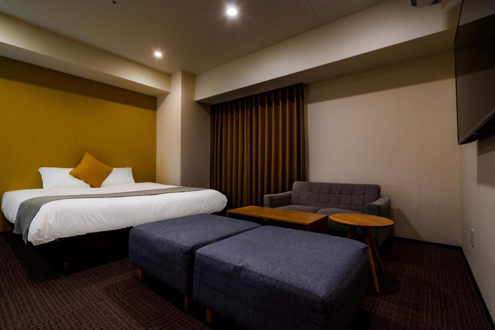 Randor Hotel Sapporo Suites Zimmer foto A room at the hotel
