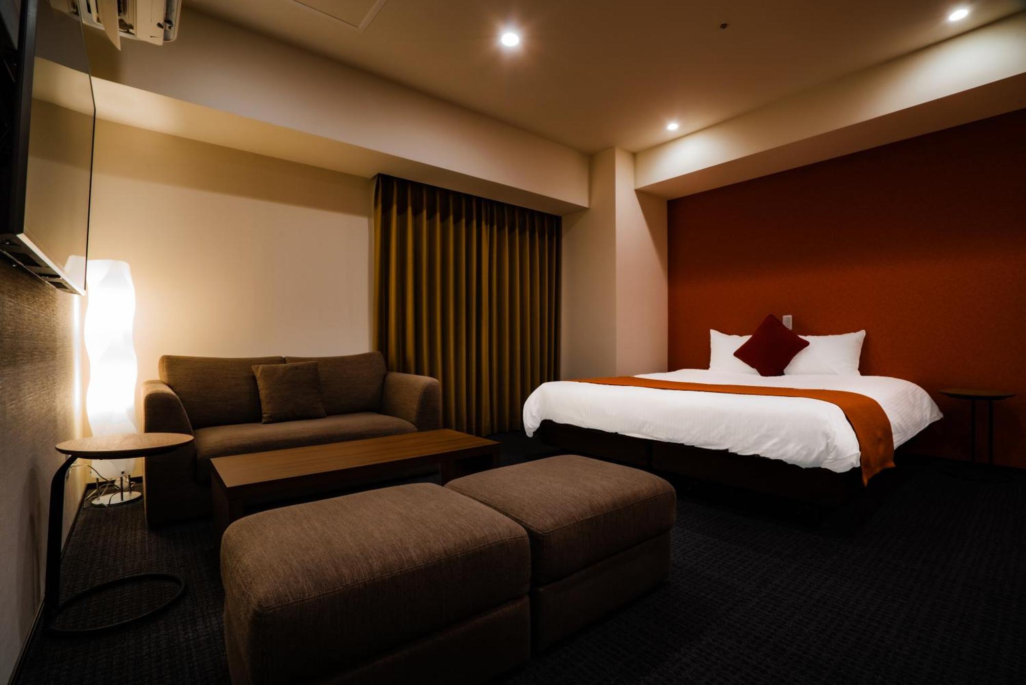 Randor Hotel Sapporo Suites Zimmer foto A room at the hotel