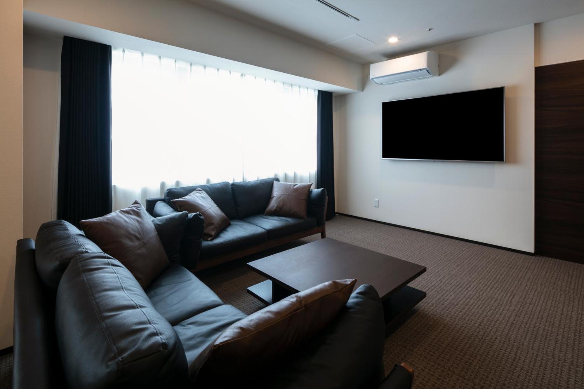 Randor Hotel Sapporo Suites Zimmer foto A living room in a Japanese apartment