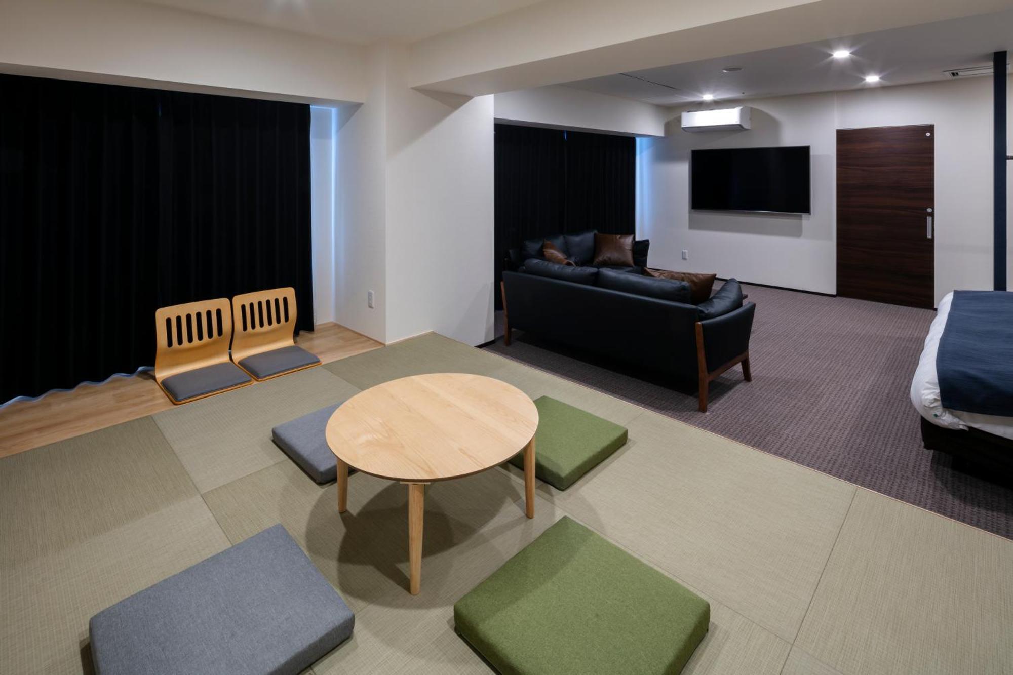 Randor Hotel Sapporo Suites Zimmer foto A room at the Kyoto International Manga Museum