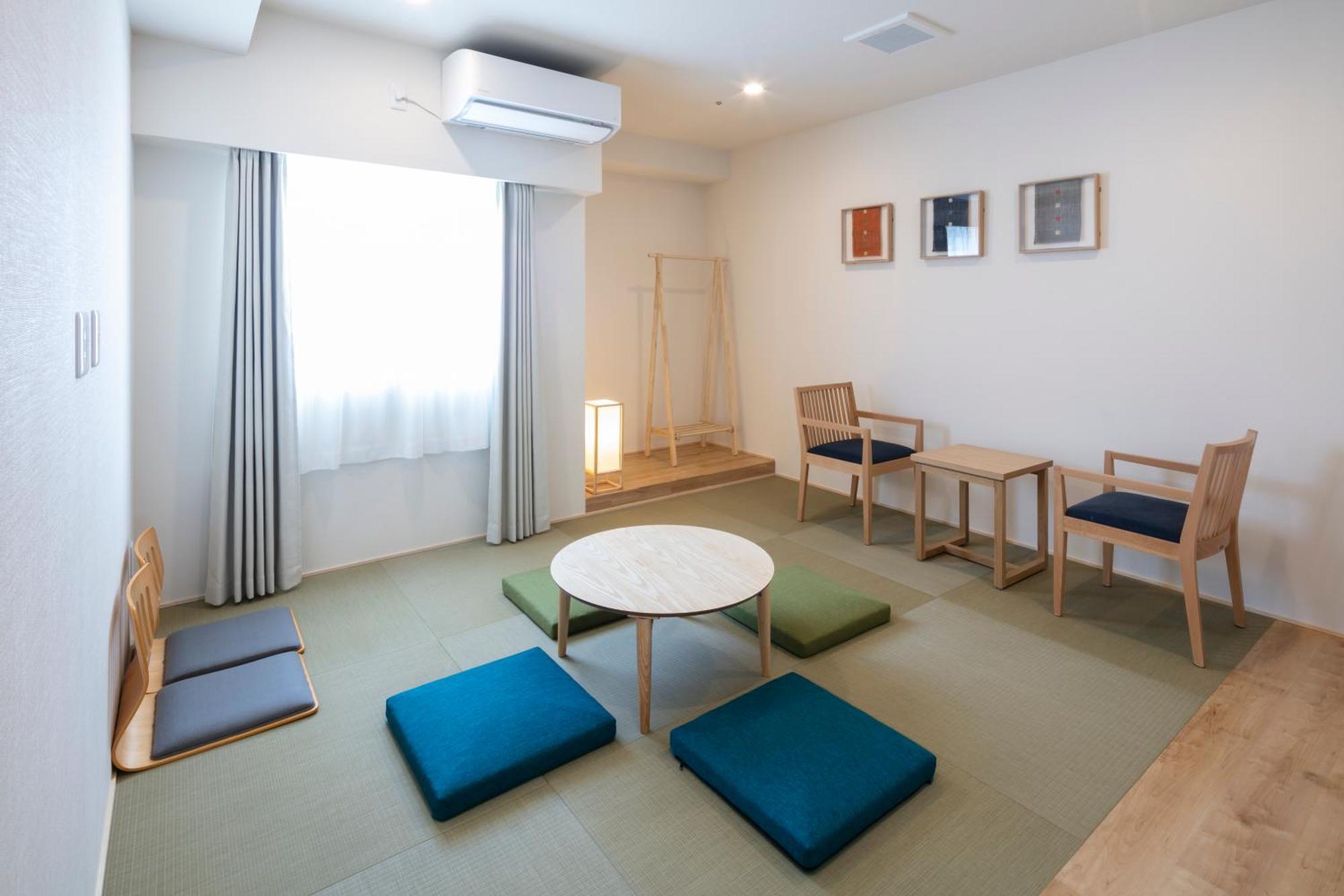 Randor Hotel Sapporo Suites Zimmer foto A room at the Kyoto International Manga Museum