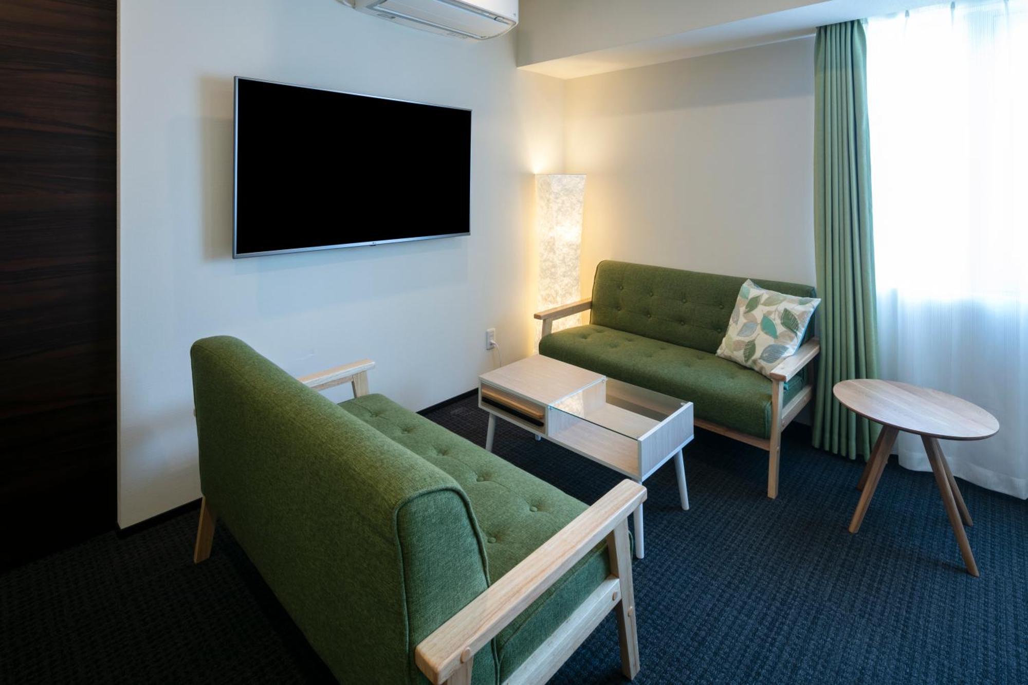 Randor Hotel Sapporo Suites Zimmer foto A room at the hotel