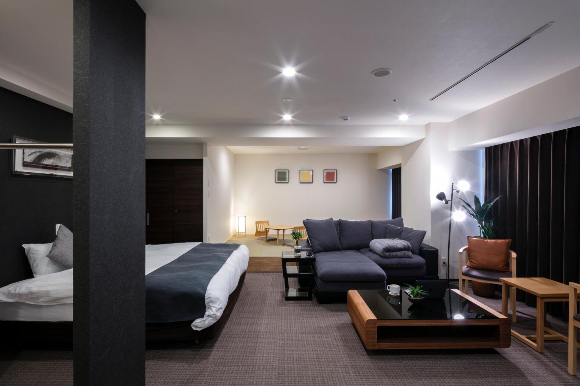 Randor Hotel Sapporo Suites Zimmer foto A room at the hotel