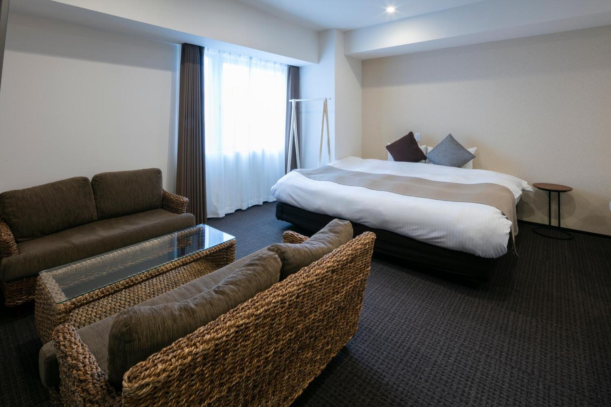 Randor Hotel Sapporo Suites Zimmer foto A room at the hotel