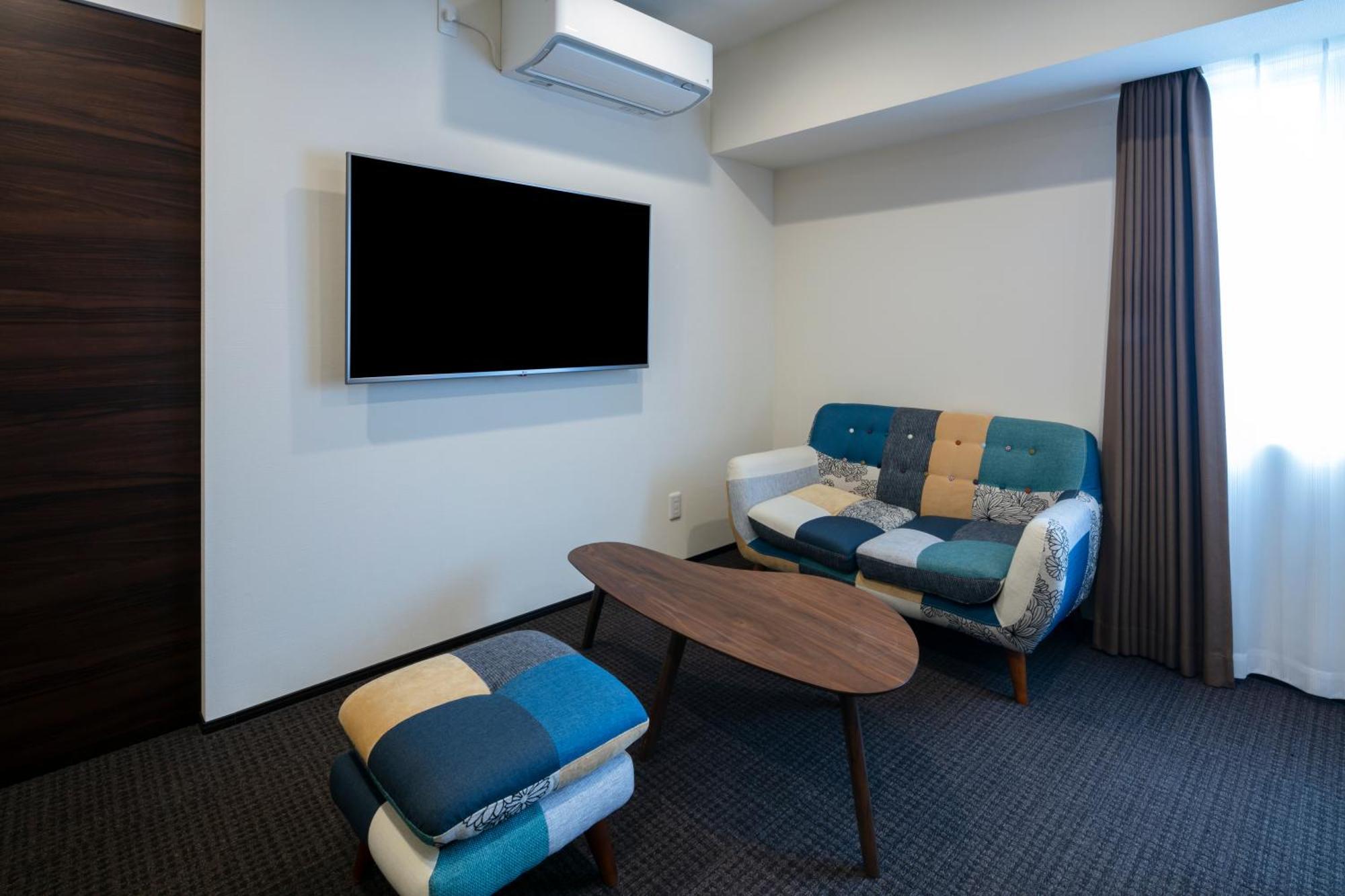 Randor Hotel Sapporo Suites Zimmer foto A room at the hotel