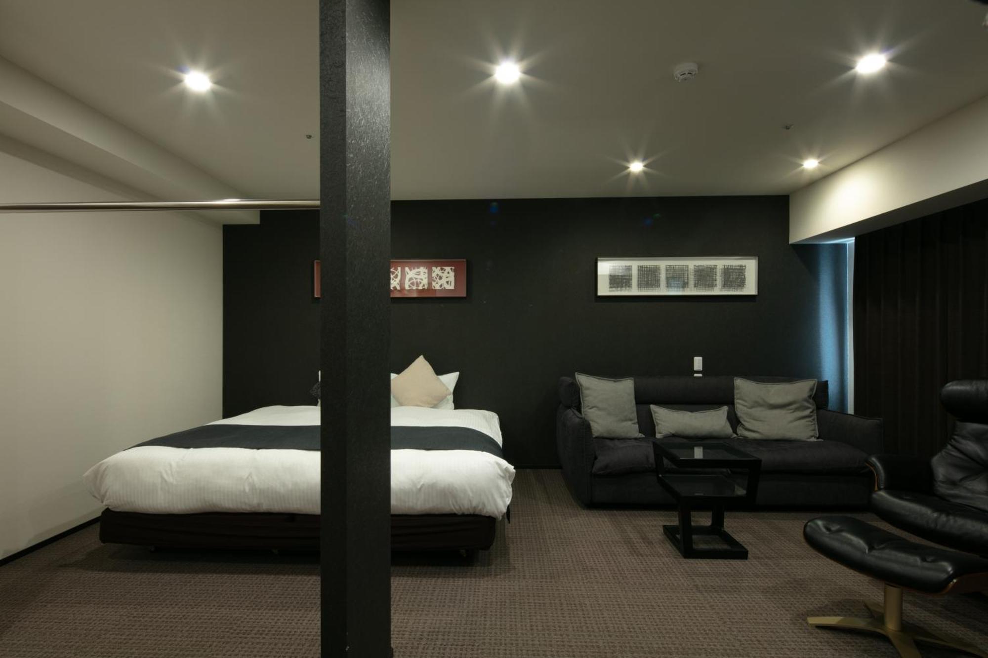 Randor Hotel Sapporo Suites Zimmer foto A room at the hotel