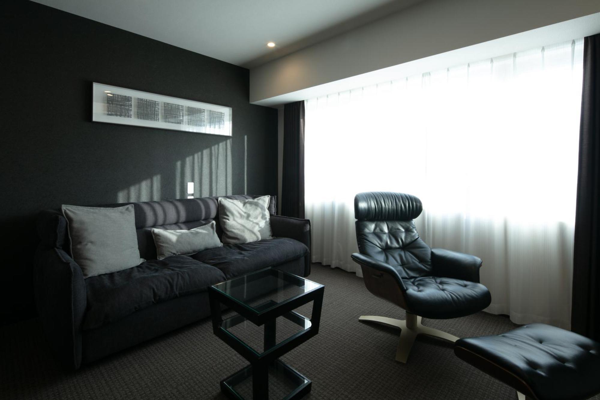 Randor Hotel Sapporo Suites Zimmer foto A living room in a private house