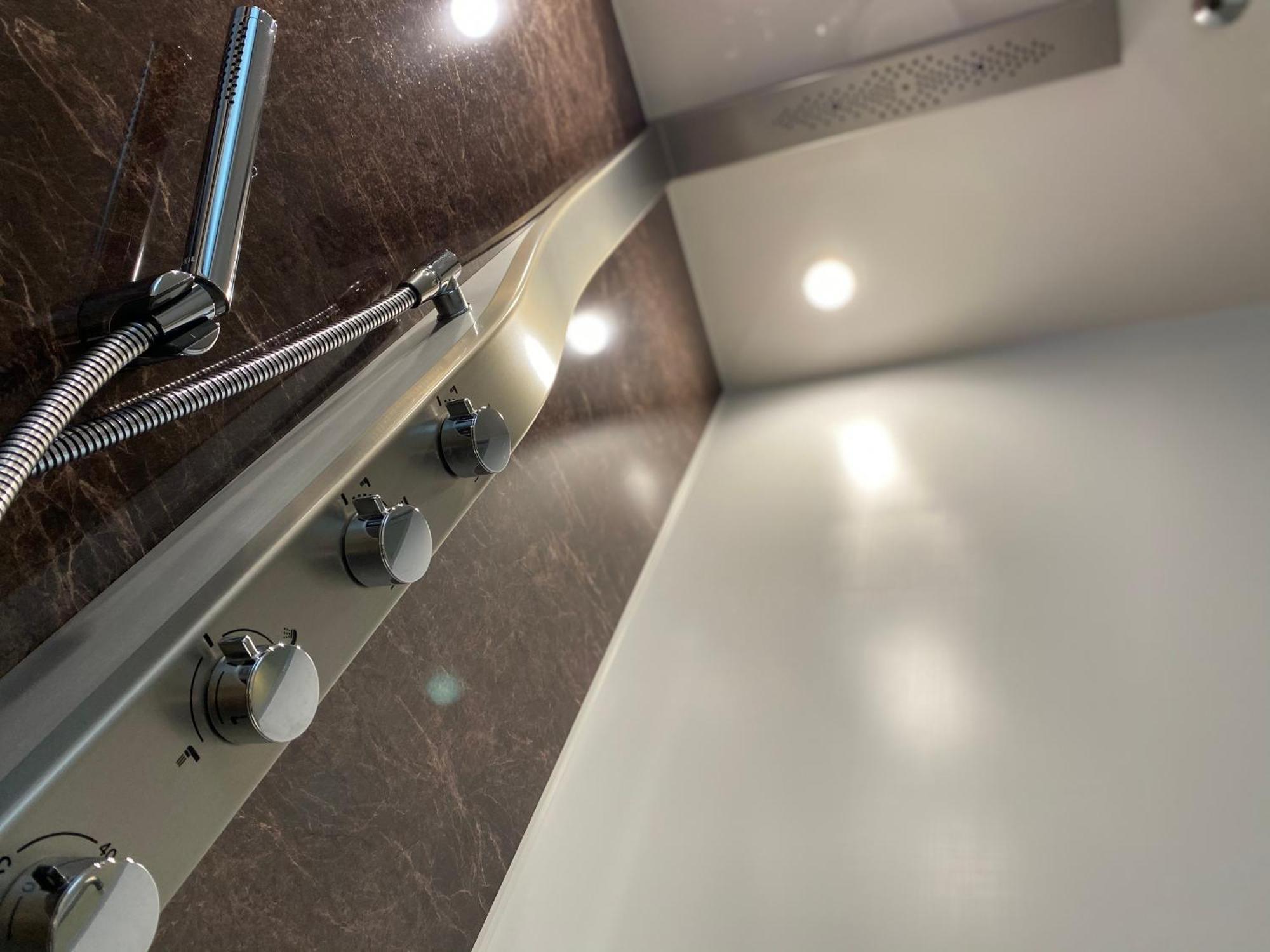 Randor Hotel Sapporo Suites Zimmer foto Shower controls